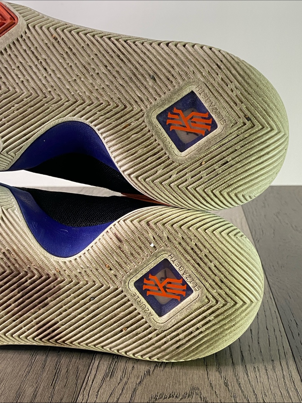 Nike Kyrie 3 Kyrache Light - Men's Size 11 Basketball Shoes - USED - Picture 9 of 10